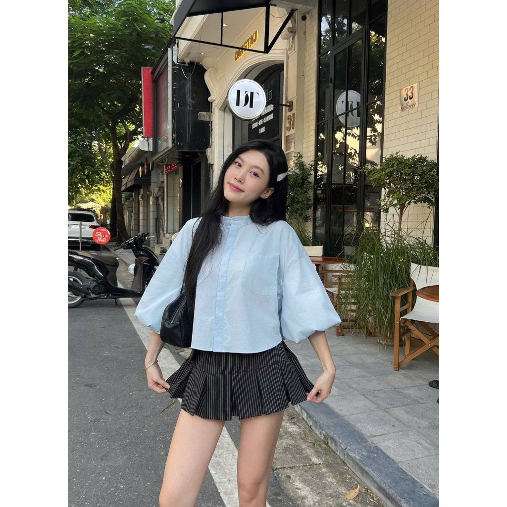 Áo sơ mi cổ trụ dáng crop tay bồng có dây buộc sau chiết eo Nữ the.sweaterweather TSW