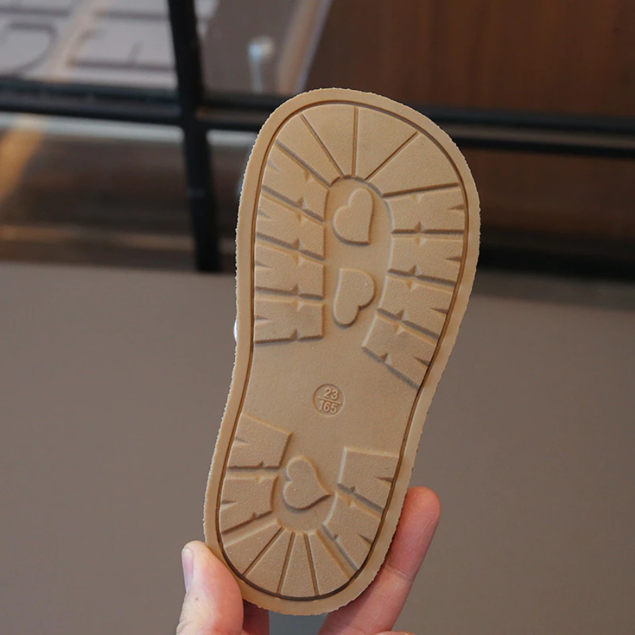 [M090] Giày Rọ Cho Bé Gái Da Mềm Thoáng Khí – Sandal Rọ Bé Gái Vintage Hàn Quốc Màu Kem TH Kids