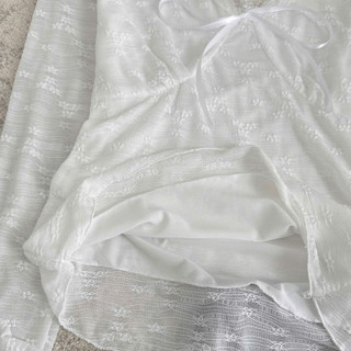 Áo Hoa Nổi Phối Nơ Cổ V Tay Lơi Ngọt Ngào Ôm Fit Nữ Tính
