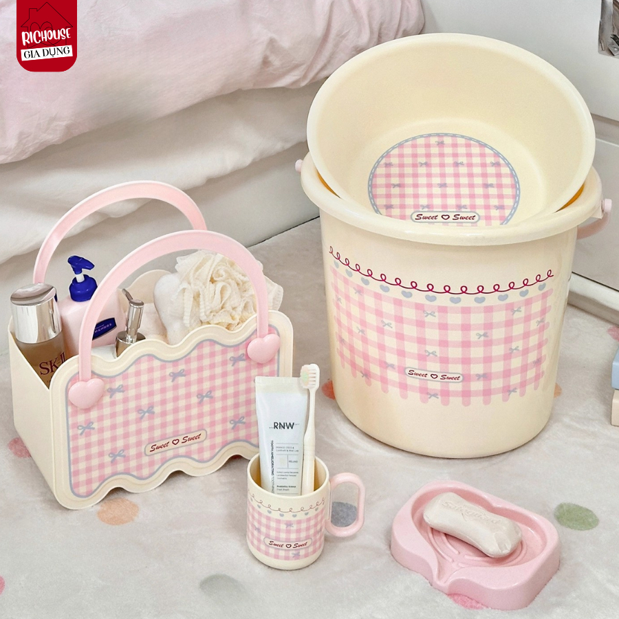 Xô Nhựa Có Quai Xách Kẻ Caro Dung Tích 14L, Chậu Nhựa Và Giỏ Xách Nhà Tắm
