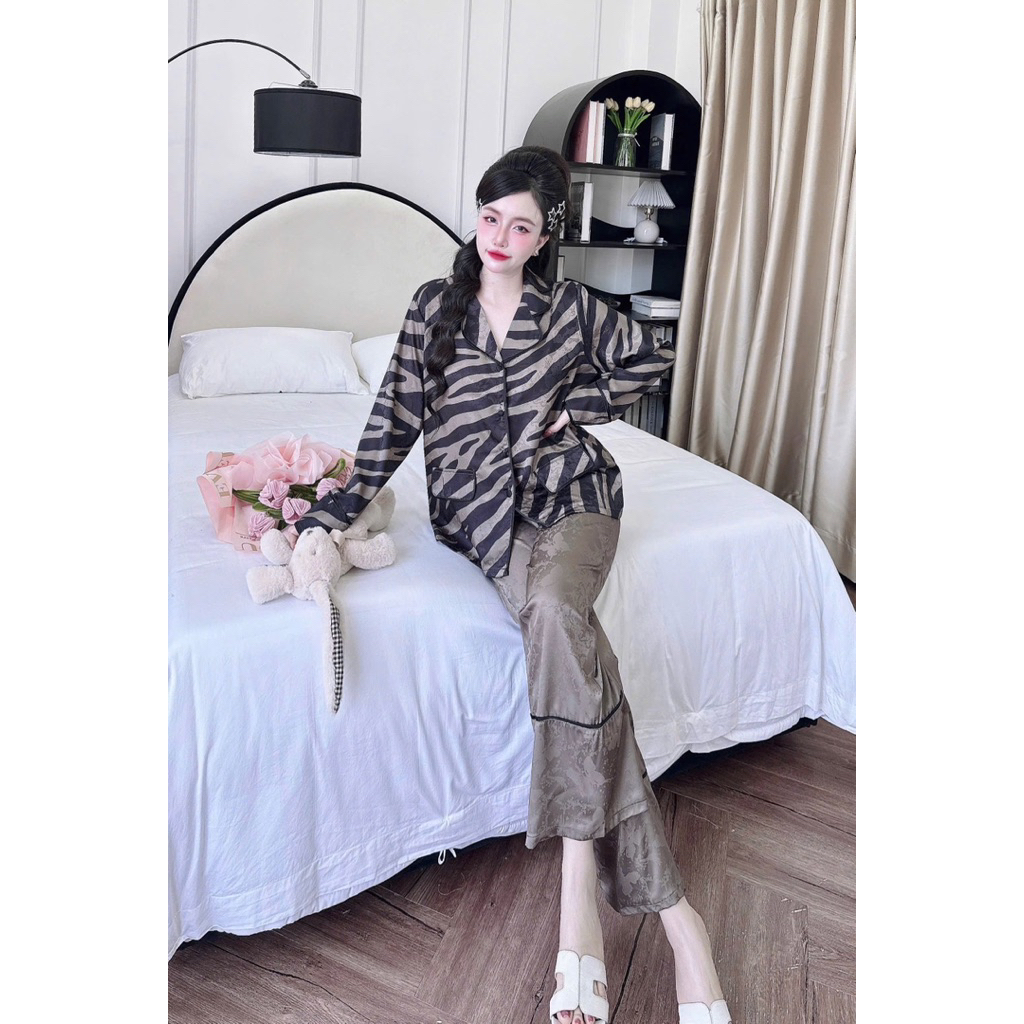 Lụa thêu - Bộ pijama nữ vằn SANG, lụa thêu buomm mát quần có túi Women phom QC dài