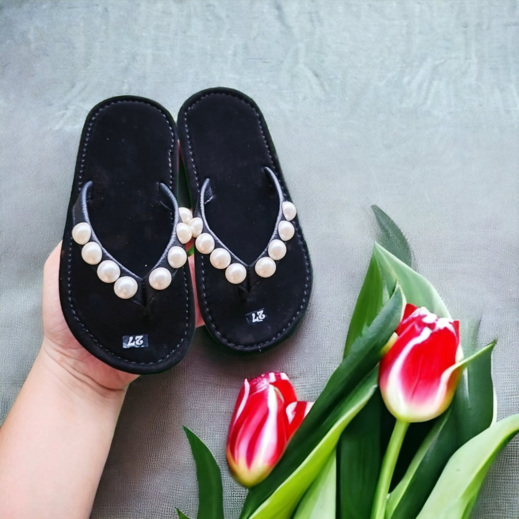 Dép kẹp, dép lê đính hạt châu cho bé chất liệu vải nhung siêu mềm êm chân bé