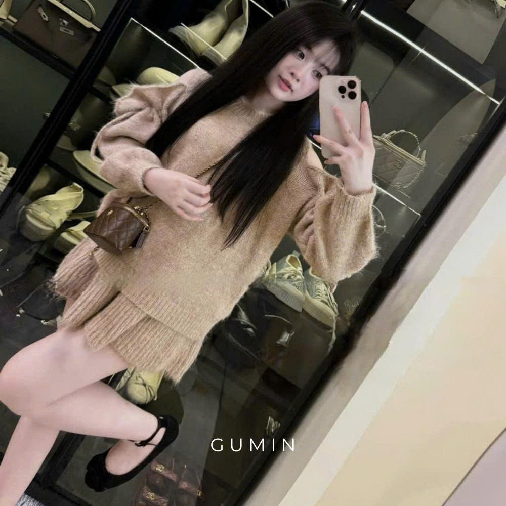 Set bộ áo váy len GUMIN thiết kế áo len dài tay hở vai phối kèm chân váy ngắn sang trọng, Set áo váy len cao cấp thanh l