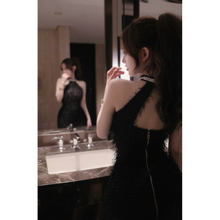 Sophia Lady Dress Váy body thiết kế cổ yếm khoá kéo sau Cổ đính cườm chất liệu 2 lớp siêu sang