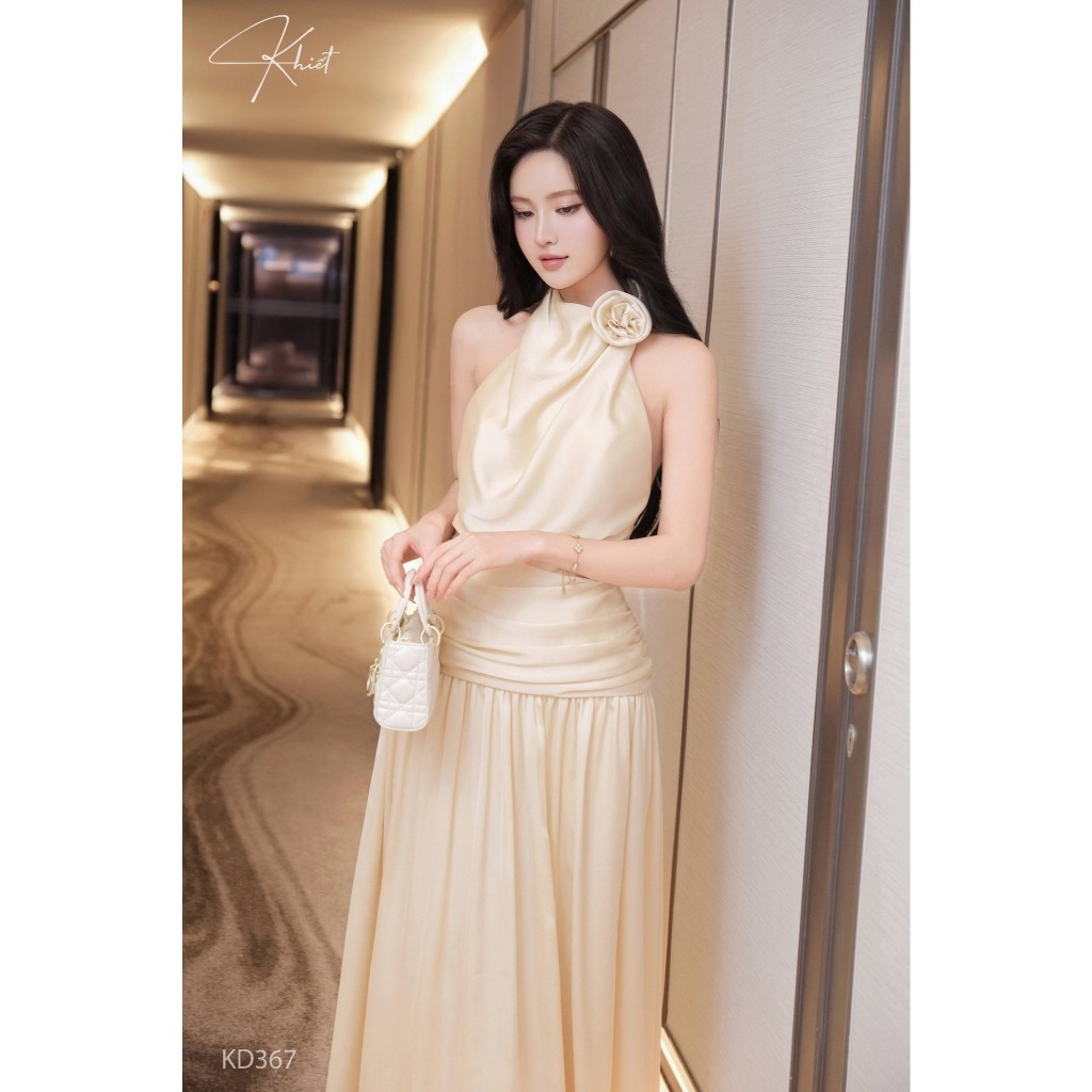Đầm dự tiệc dài maxi KHIẾT cổ yếm đính hoa 3D chất liệu tơ tằm gân phong cách sang trọng KD367