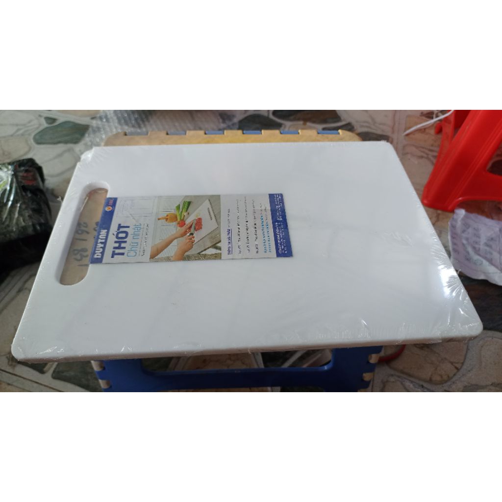 Thớt Nhựa Duy Tân Chữ Nhật Trung 31x22x0.8cm