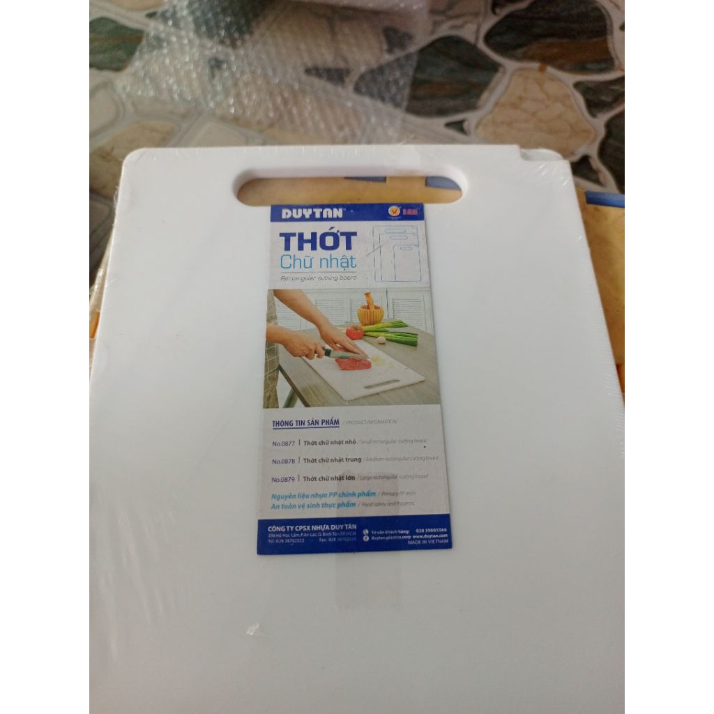 Thớt Nhựa Duy Tân Chữ Nhật Trung 31x22x0.8cm