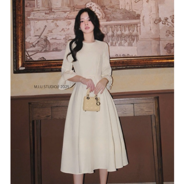Váy tiểu thư tay lỡ cách điệu thiết kế đính nơ sang chảnh ,Đầm dự tiệc cổ tròn dáng dài xoè ôm eo thanh lịch•MIU.STUDIO