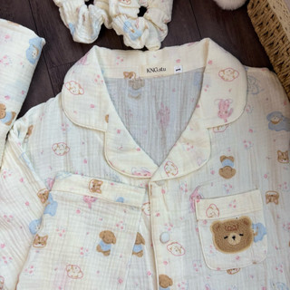 Đồ ngủ nữ tay dài quần dài – Pyjama vải xô muslin cổ V họa tiết | KNG.studio (Tặng kèm dây buộc tóc scrunchies)