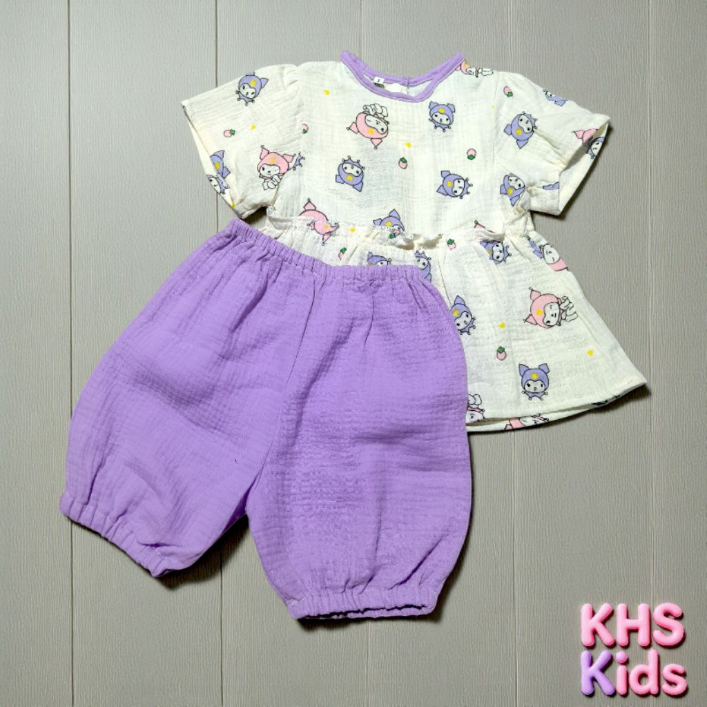 Bộ cọc tay xô musslin dáng babydoll làm từ vải mềm mịn thoáng mát.