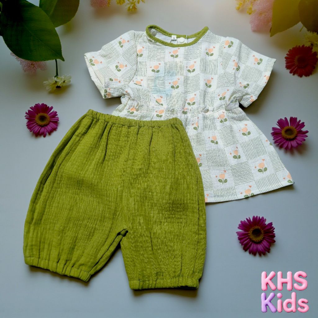 Bộ cọc tay xô musslin dáng babydoll làm từ vải mềm mịn thoáng mát.