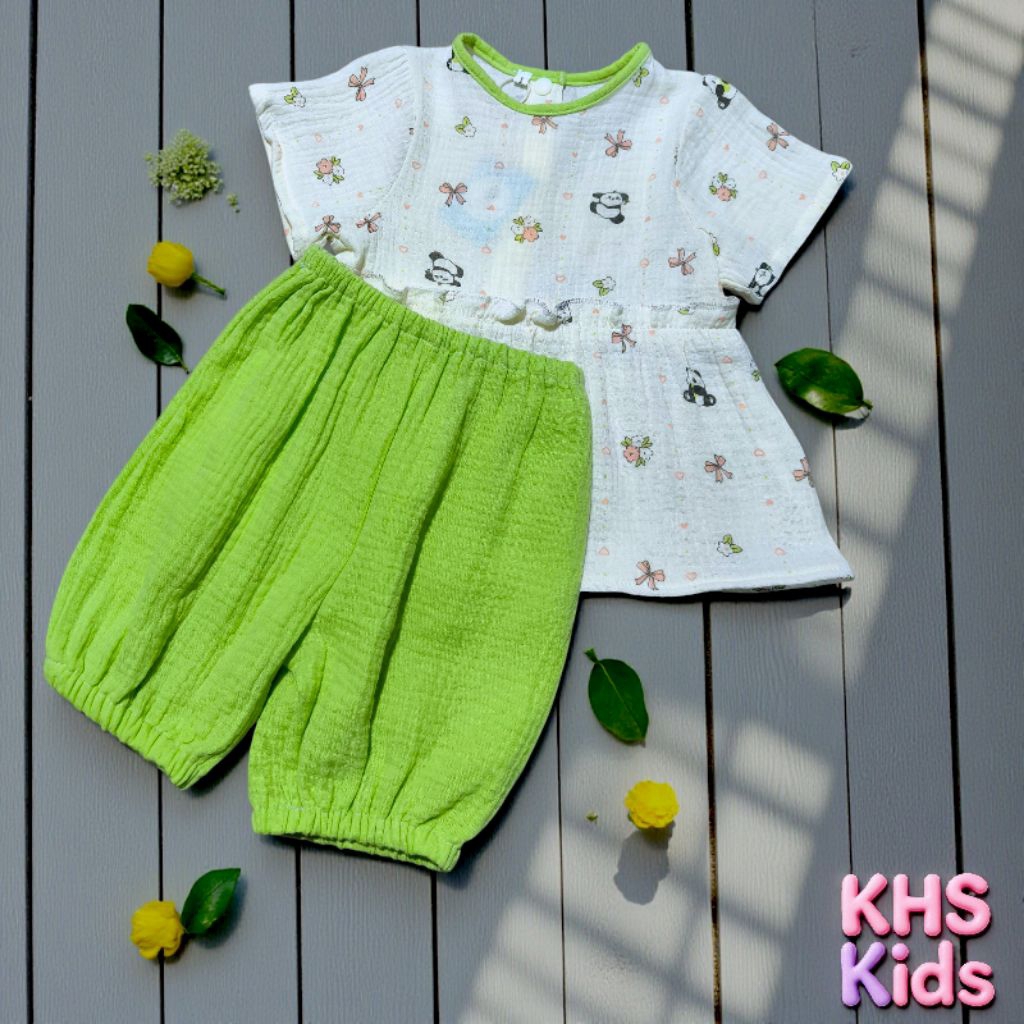 Bộ cọc tay xô musslin dáng babydoll làm từ vải mềm mịn thoáng mát.
