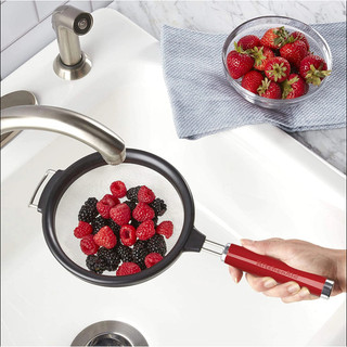 Rây lọc Kitchenaid , chất liệu thép không gỉ cao cấp, tay cầm dài với móc treo tiện lợi GermanySnT HCM