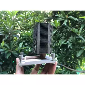 Khối TẢN NHIỆT NHÔM CÓ ĐẾ VÀ ỐNG BẰNG ĐỒNG Kích thước 10X10X10Cm