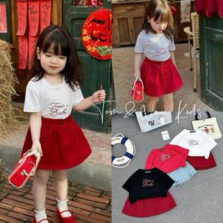 S322-[VÁY QUẦN BÁN LẺ][tomnaukid] Set áo thun chữ Toscic Bab.e phối chân váy jean cho bé gái - Size 8-30Kg