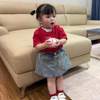 S322-[VÁY QUẦN BÁN LẺ][tomnaukid] Set áo thun chữ Toscic Bab.e phối chân váy jean cho bé gái - Size 8-30Kg