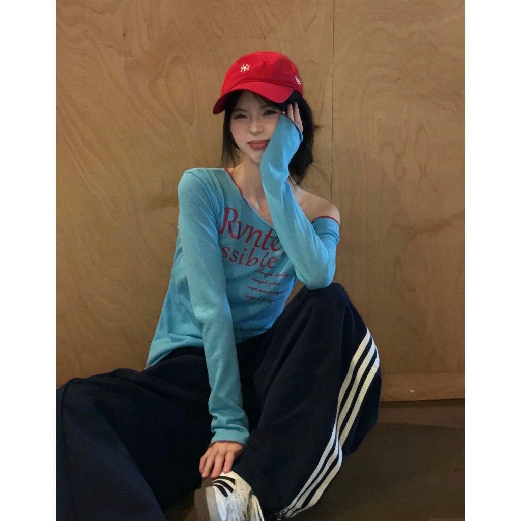 Áo dài tay trễ vai dáng vừa màu xanh trắng chữ đỏ POSSIBLE chất thun cotton ATV028 - Tiktik