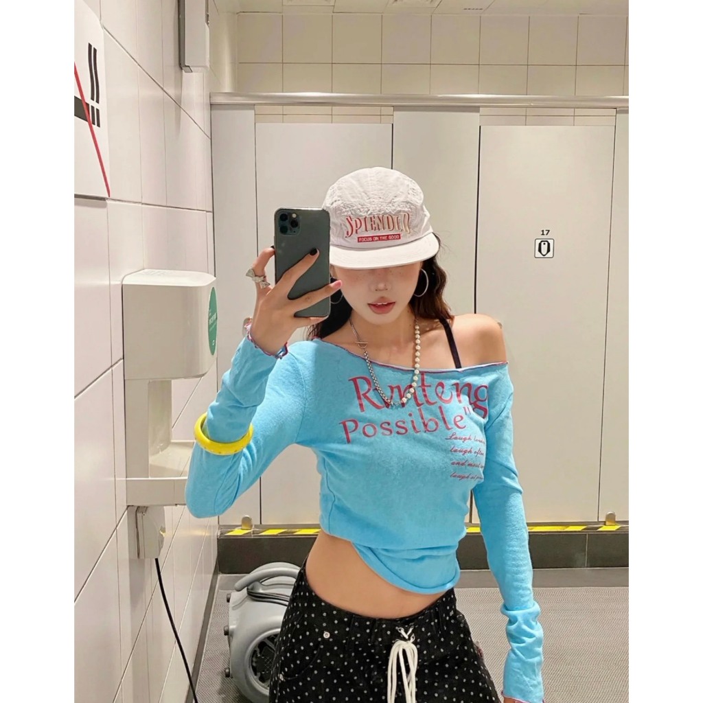 Áo dài tay trễ vai dáng vừa màu xanh trắng chữ đỏ POSSIBLE chất thun cotton ATV028 - Tiktik