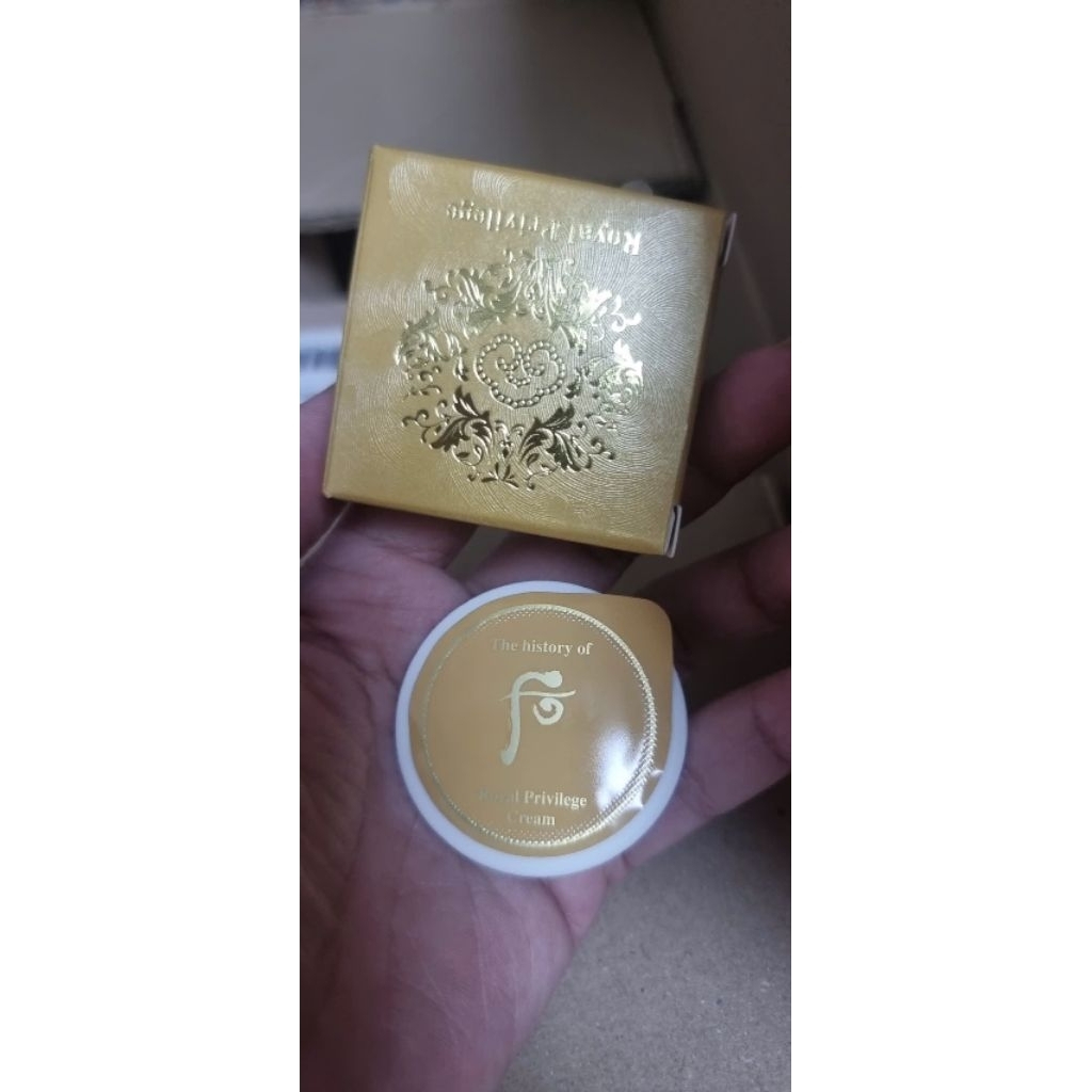 ( thanh lý hết date  2023 )Vỉ Kem trẻ hóa da ROYAL PRIVILEGE CREAM 1viên* 0.6ml