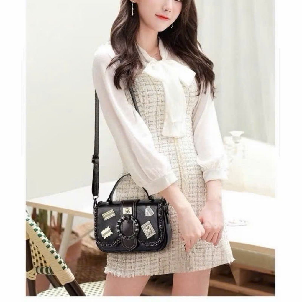 Túi Xách Nữ Đeo Chéo Da Cao Cấp Phong Cách Retro Hàn Quốc Trang Trí Huy Hiệu Dễ Thương - T32