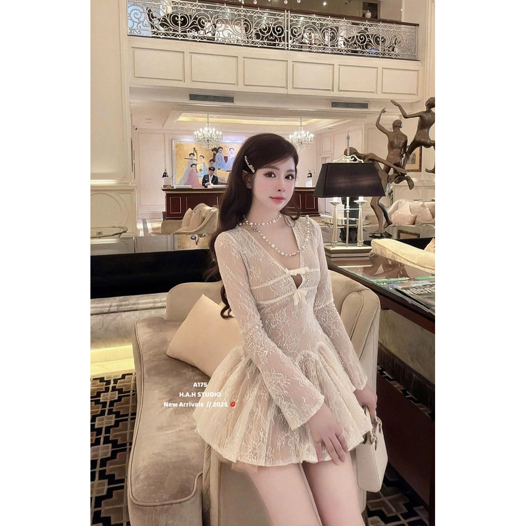 Váy ren xoè tiểu thư cổ V đính nơ ngực xinh