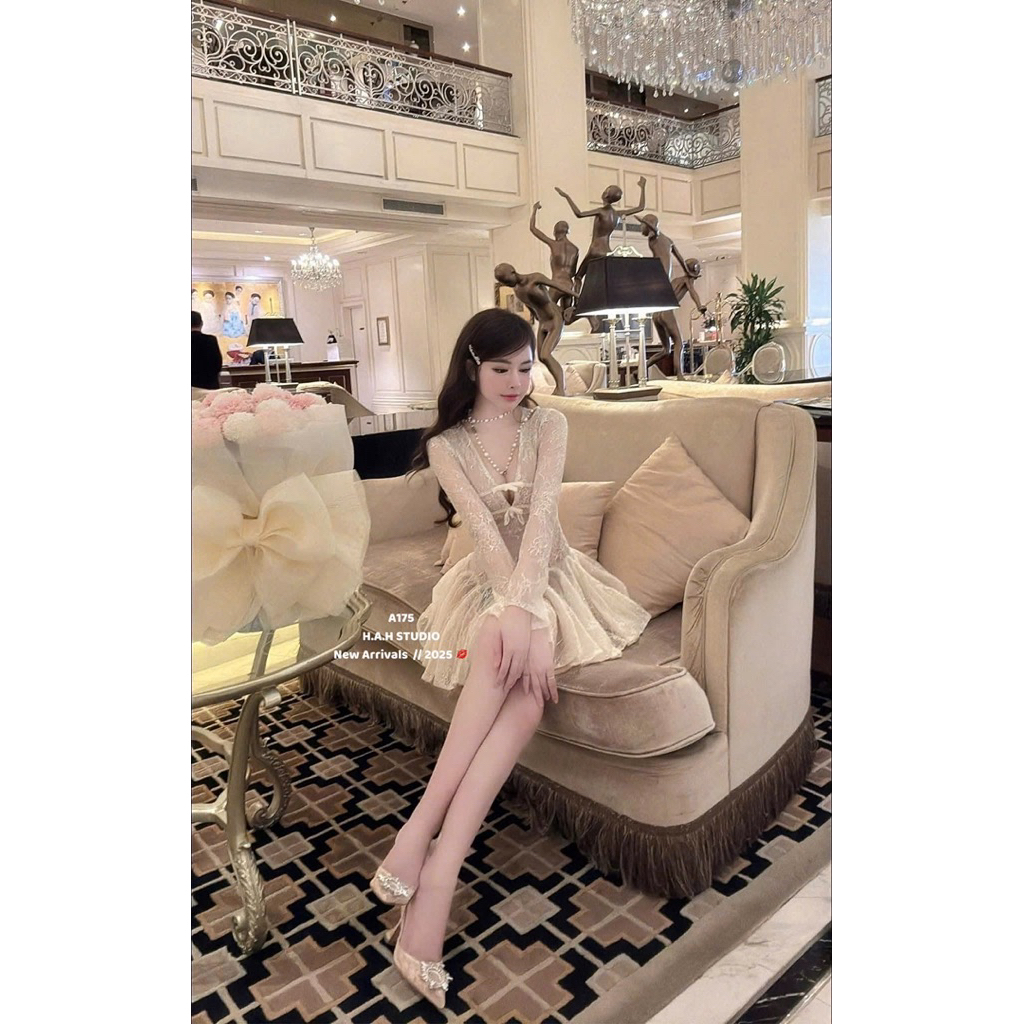 Váy ren xoè tiểu thư cổ V đính nơ ngực xinh