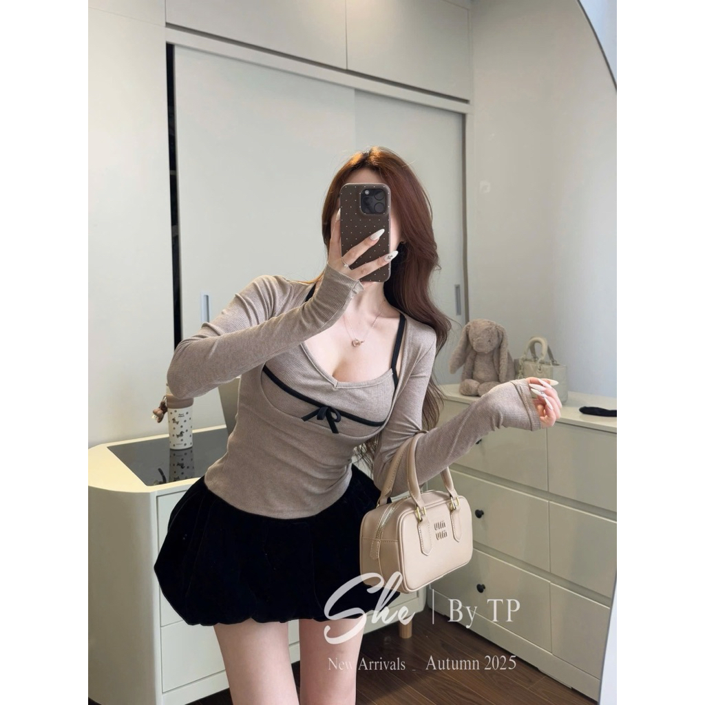 Áo nữ chất tăm dài tay đính nơ ngực xinh