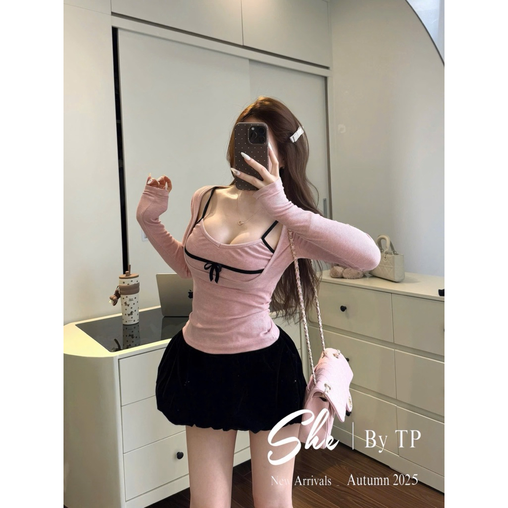 Áo nữ chất tăm dài tay đính nơ ngực xinh