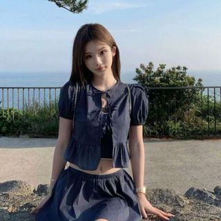 Áo sơ mi croptop đen sọc tay phồng cổ tròn buộc nơ nhẹ nhàng kiểu tiểu thư VANISA BBK55
