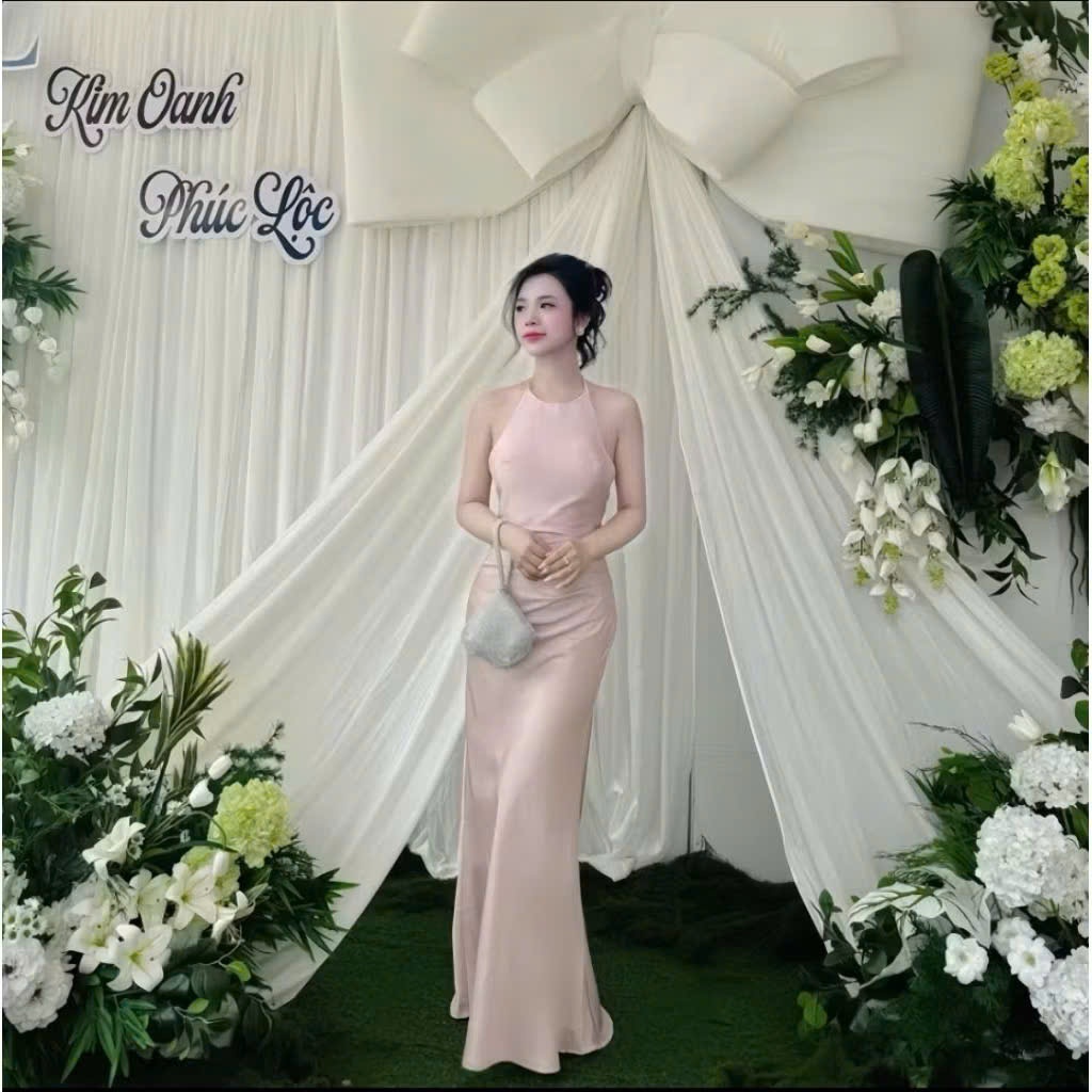 Đầm Lụa Hở Lưng Nút Bọc Xếp Ly Eo – Thanh Lịch, Gợi Cảm Và Tinh Tế Chuẩn Nàng Thơ