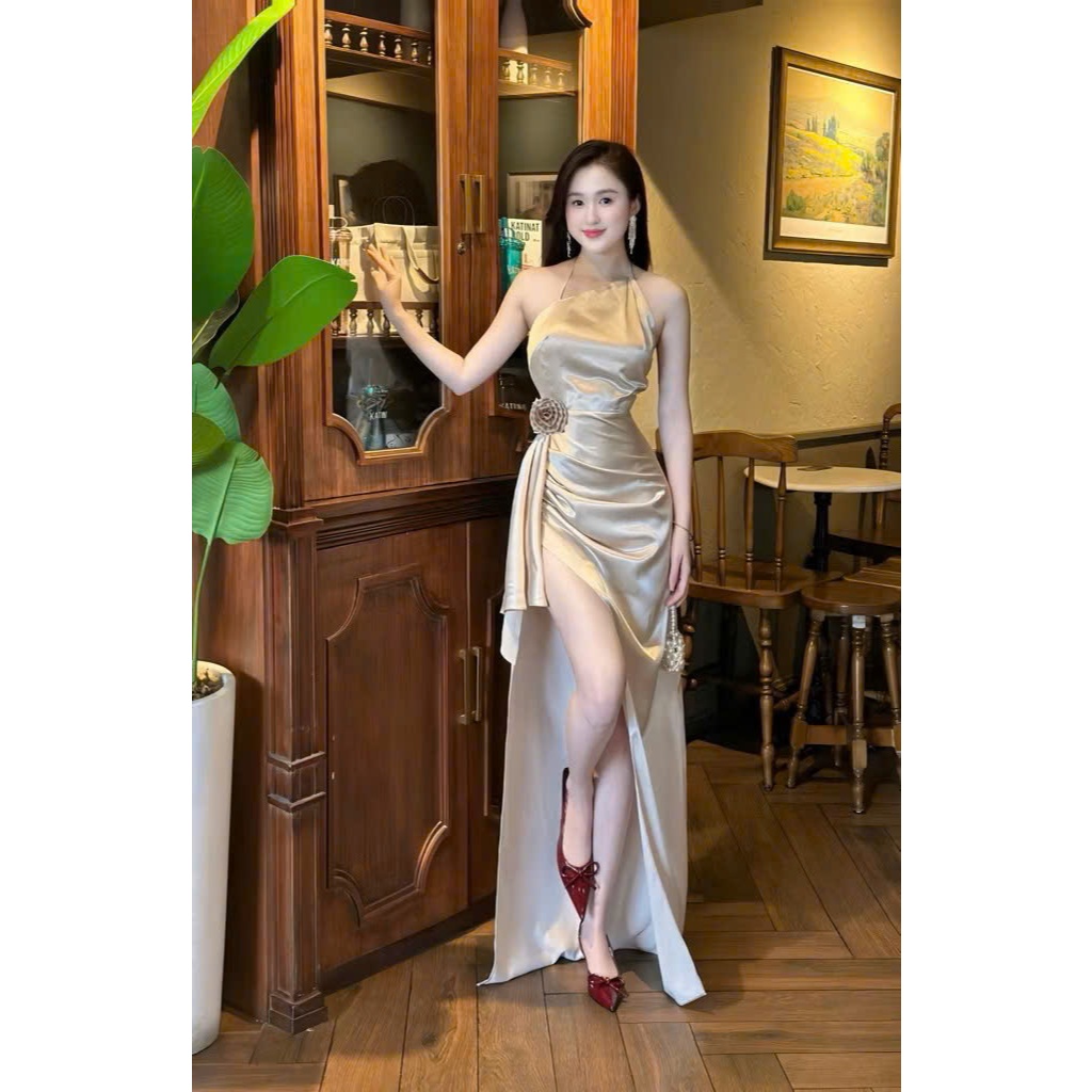 ĐẦM LỤA HÀN CỔ YẾM ĐÍNH HOA EO XẺ CAO – QUYẾN RŨ, SANG TRỌNG, KIÊU SA (CÓ SIZE XS)