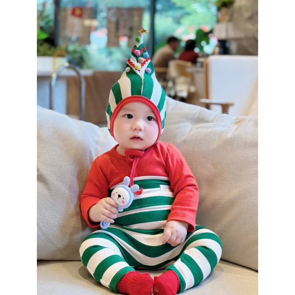 (SẴN SHIP- TẶNG TẤT)  Set Body Tết kèm yếm Lân, mũ đỏ chóp và tặng tất cho bé 4-14kg mũ chóp cho bé mặc Tết đi chơi