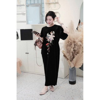 Váy nhung cộc tay bèo thêu hoa ly form xuông quả lê