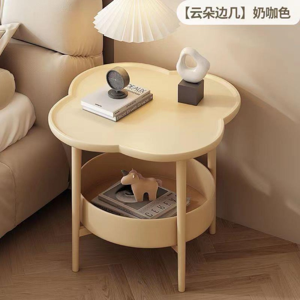 Tủ đầu giường di động phong cách kem sữa dễ thương, thiết kế cỏ bốn lá, tiện đựng đồ và trang trí.