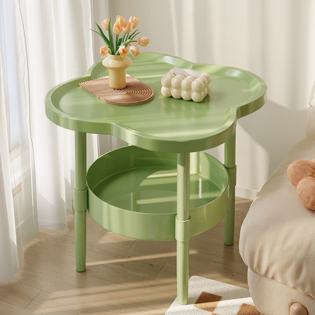 Tủ đầu giường di động phong cách kem sữa dễ thương, thiết kế cỏ bốn lá, tiện đựng đồ và trang trí.