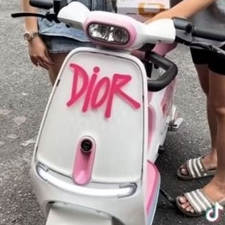 chữ dio.r to để dán xe trang trí xe điện