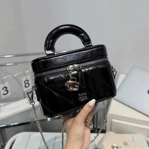 Túi Cốp Nữ Chio Cao Cấp Sang Trọng Size 18cm Tặng Kèm Qủa Chuông Dây Đeo Chéo - ST999
