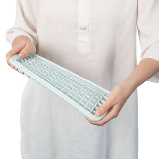 Khay đá vuông nhỏ Inochi Kari 84 viên – nhựa an toàn, chống nấm mốc, làm lạnh nhanh, dễ lấy đá và vệ sinh