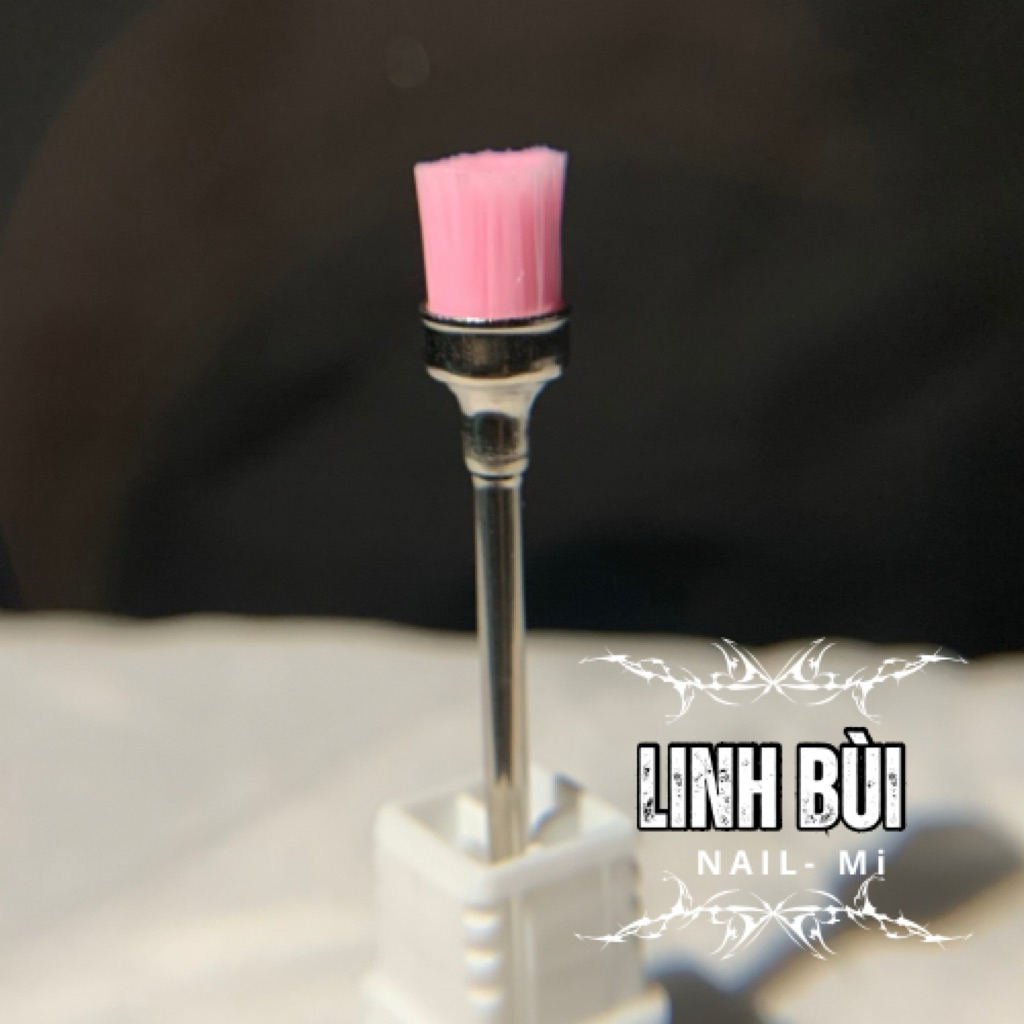 đầu mài vệ sinh bụi bẩn dầu thừa ,quanh bề mặt móng,