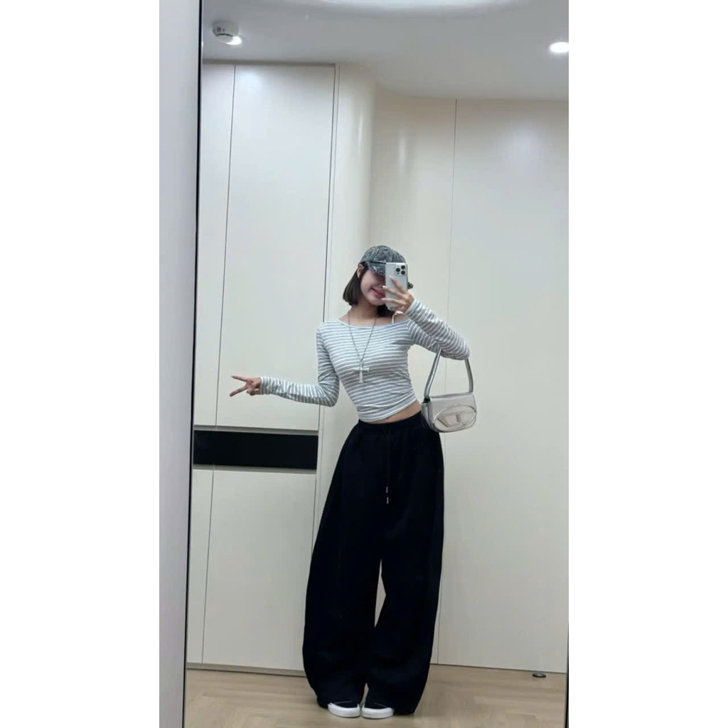 | LYN WEAR | Áo Thun Nữ Tay Dài Kẻ Sọc Cổ Lệch Vai Ôm Dáng Rip Lụa Co Giãn Mềm Mịn