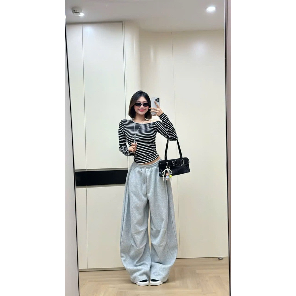 | LYN WEAR | Áo Thun Nữ Tay Dài Kẻ Sọc Cổ Lệch Vai Ôm Dáng Rip Lụa Co Giãn Mềm Mịn