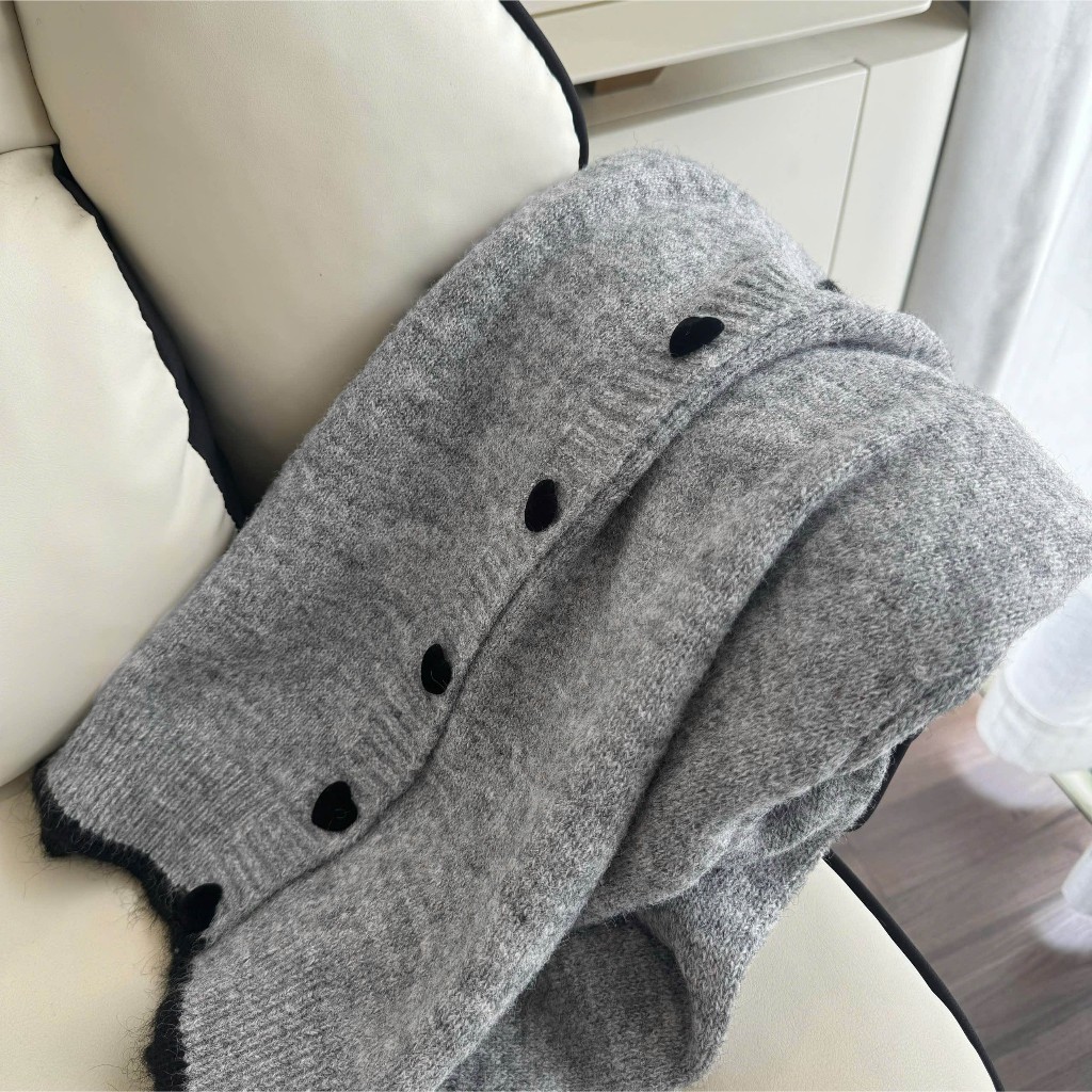Áo Khoác Cardidgan Mirage Viền Nút Tim Xám Local Brand Chất Len Mềm Mịn.