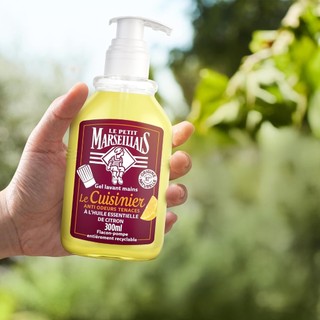 Gel rửa tay Le Petit Marseillais (300ml)