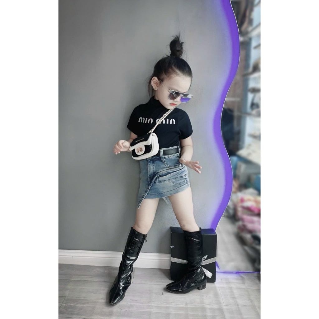 Set ống thun đen in chữ Min Min kèm chân váy jean siêu xinh phong cách thời trang,cho bé gái và mẹ yêu từ 13-56kg