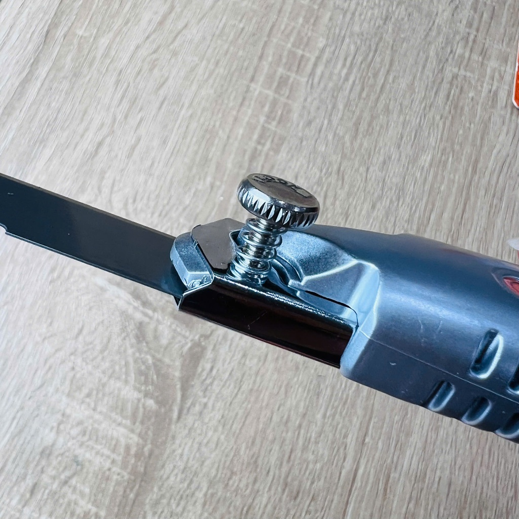 Dao Rọc Giấy Thay Lưỡi Nhanh Kapusi K8748 – Thép SK5 Sắc Bén | Có Ngăn Chứa Lưỡi Dự Phòng