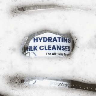 Sữa Rửa Mặt Dịu Nhẹ Và Cấp Ẩm Cho Da Nhạy Cảm MD CARE Hydrating Milk Cleanser 200ml
