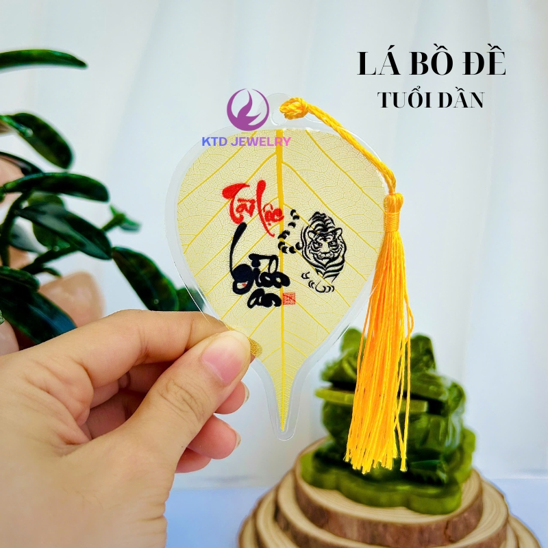 Lá Bồ Đề KATEDA 12 con giáp chữ thư pháp Tài Lộc Bình An để ví, ốp điện thoại, treo xe,...6x9cm
