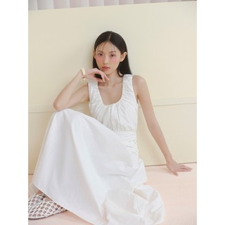 Đầm OLV hai dây hở lưng dáng dài thanh lịch White Ruched Round Neck Dress phù hợp đi chơi đi biển