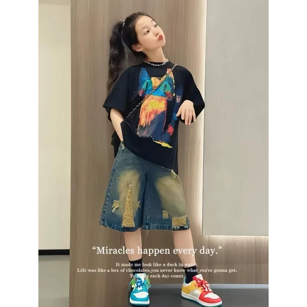 Set Áo Thun Oversize & Quần Short Jean Rách – Lựa chọn hoàn hảo cho những cô bé năng động