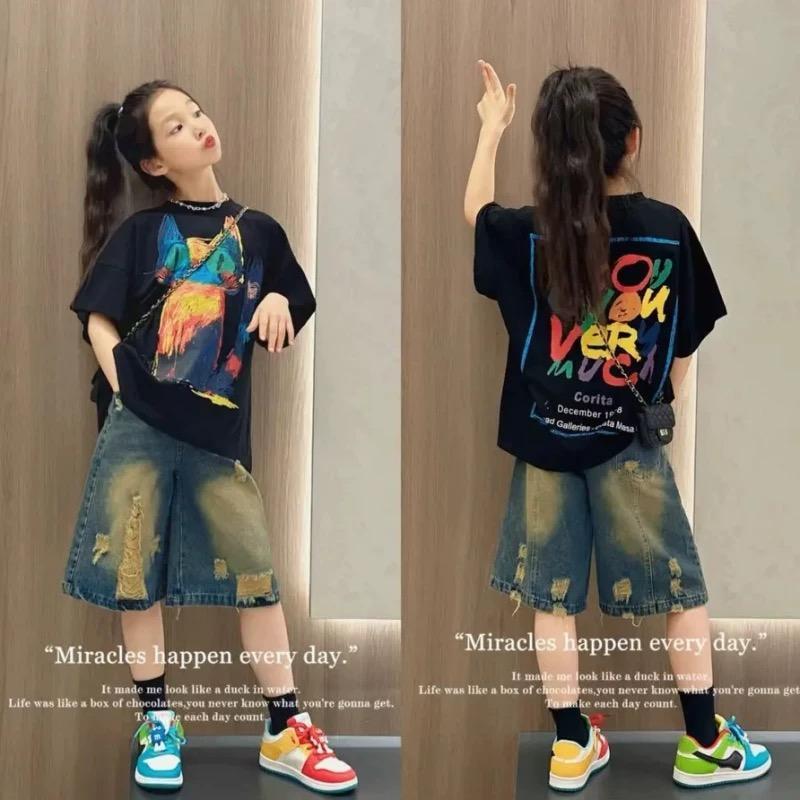 Set Áo Thun Oversize & Quần Short Jean Rách – Lựa chọn hoàn hảo cho những cô bé năng động
